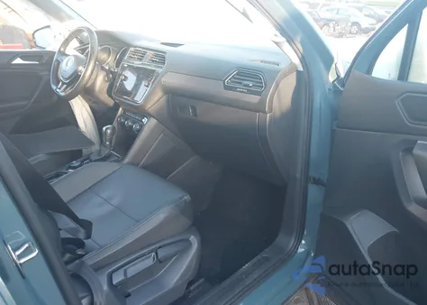 2019 Volkswagen Tiguan 2.0T Se/2.0T Sel/2.0T Sel R-Line/2.0T Sel R-Line Black из США, поврежденный, VIN 3VV2B7AX8KM128558